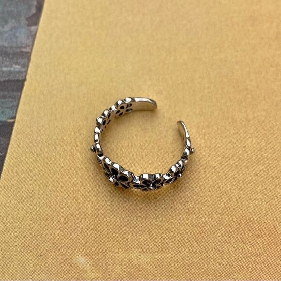 Sterling Silver Flower Toe Ring - Picture 4 of 4